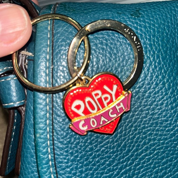 Poppy Coach Heart Shape keychain - Picture 1 of 3